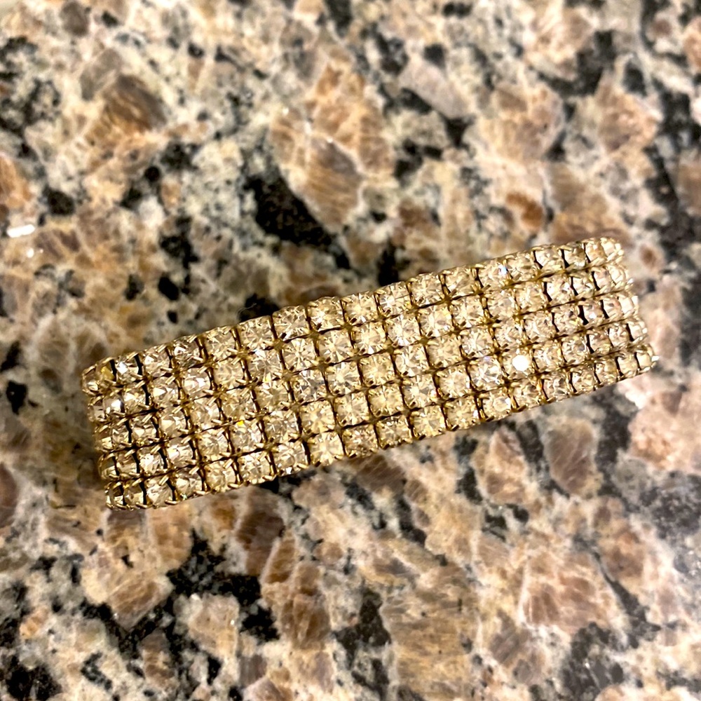 Beautiful rhinestone cuff bracelet that stretches!